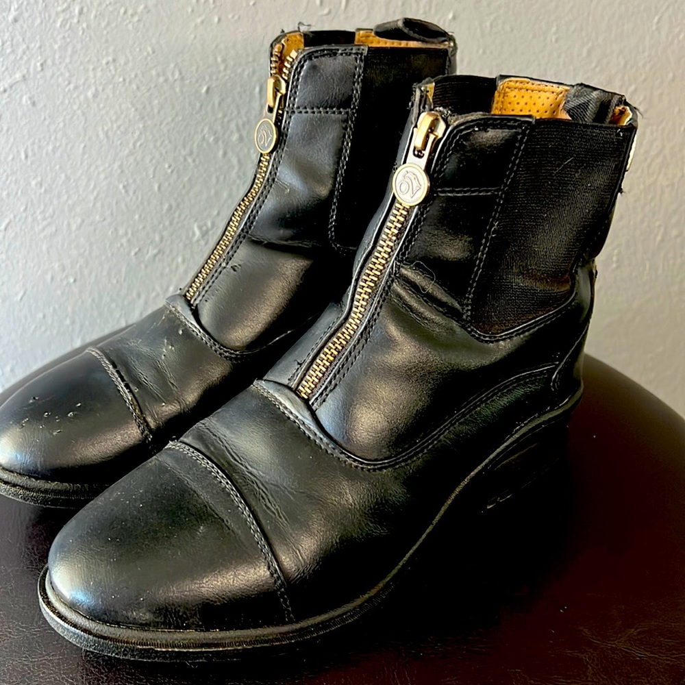 Short black horse riding boots kids size 4